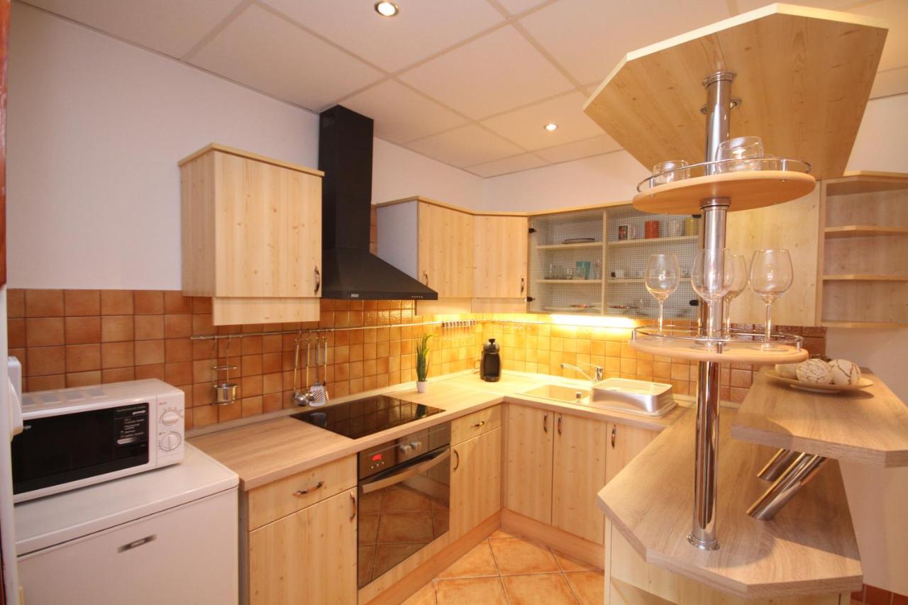 Astra Apartman Татабанья Экстерьер фото